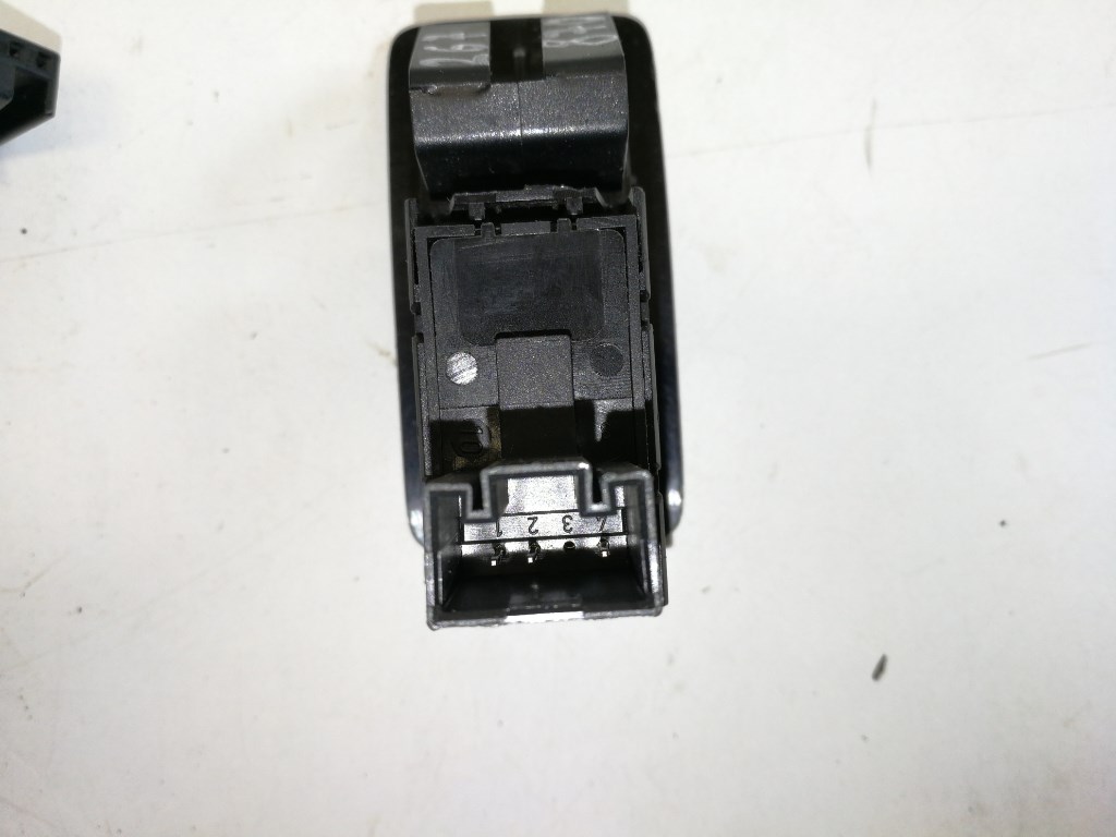 Volkswagen Touran (1T) jobb hátsó ablakemelõ kapcsoló 5K0959855 4. kép