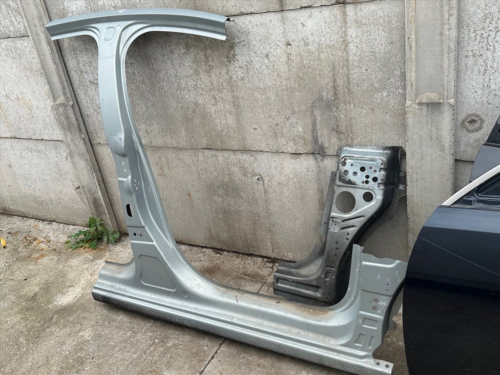 Citroën C3 II Citroen C3 jobb első küszöb B oszlop  1. kép