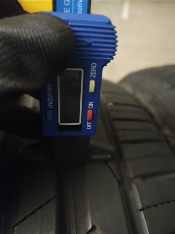  235/4520" újszerű Hankook nyári gumi gumi 4. kép