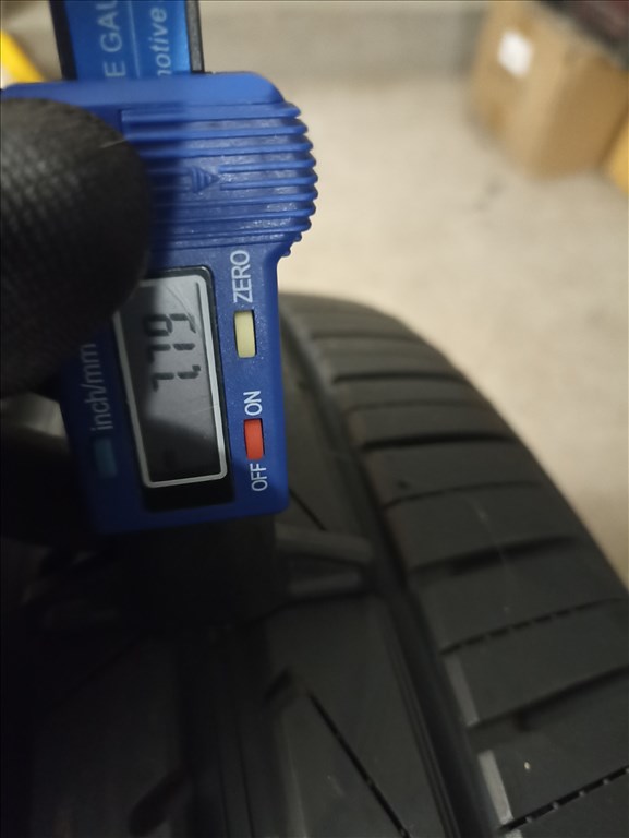  235/4520" újszerű Hankook nyári gumi gumi 5. kép