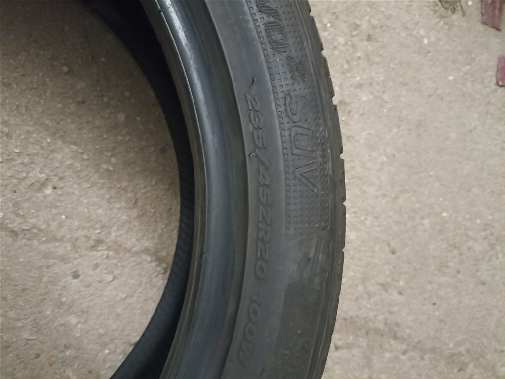  235/4520" újszerű Hankook nyári gumi gumi 7. kép