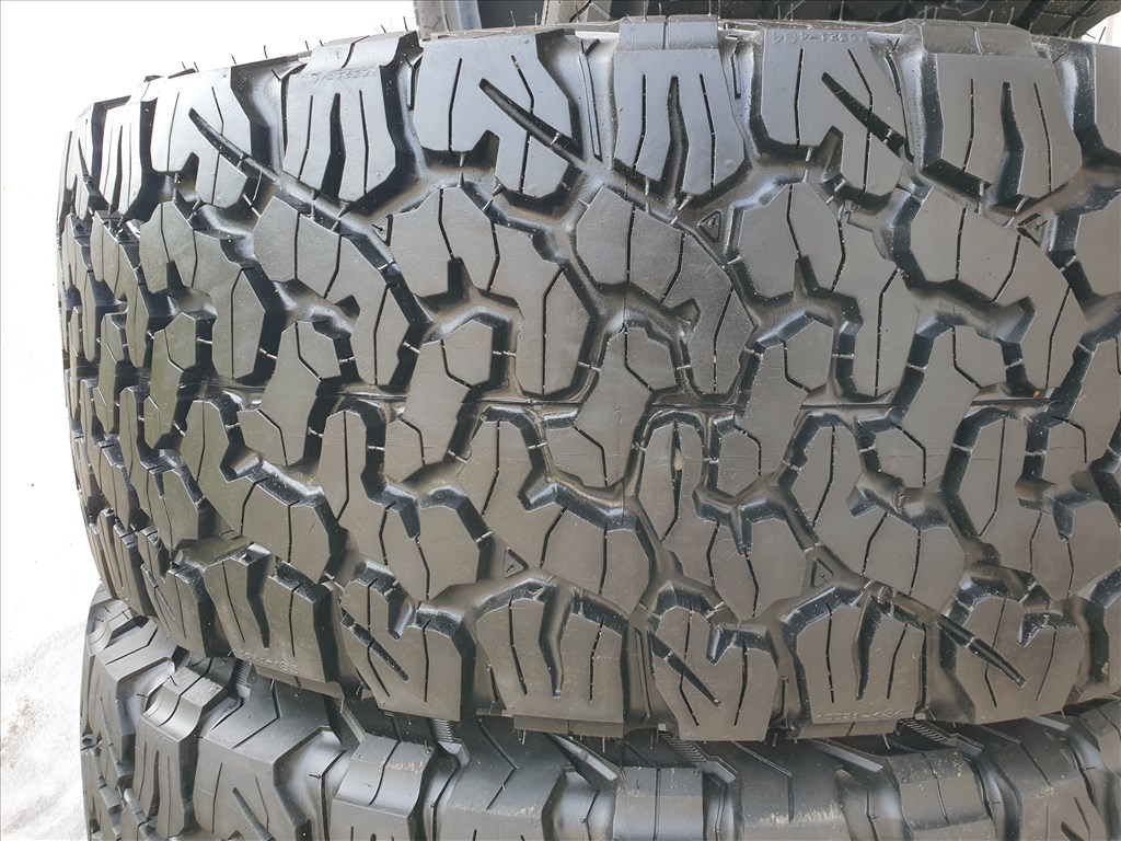  255/55 18 BF Goodrich All-Terrain T/A 4. kép