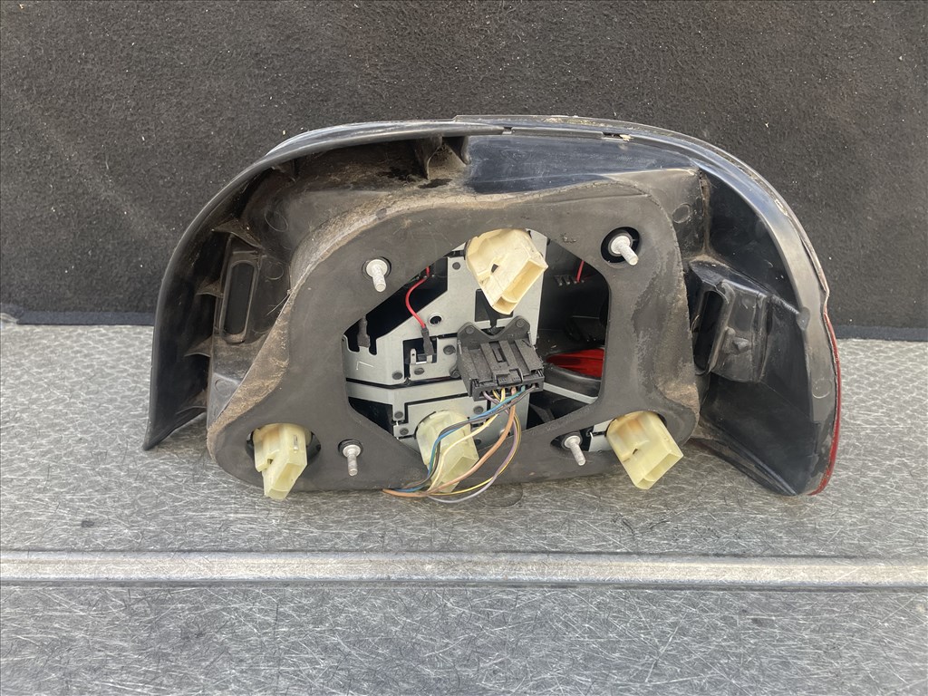 BMW 5-ös sorozat E39 sedan Bal hátsó lámpa  3. kép