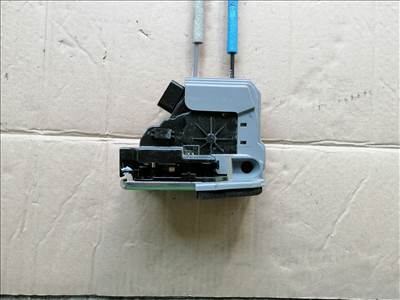 SsangYong Musso Bal hátsó Ajtózár  7131038000