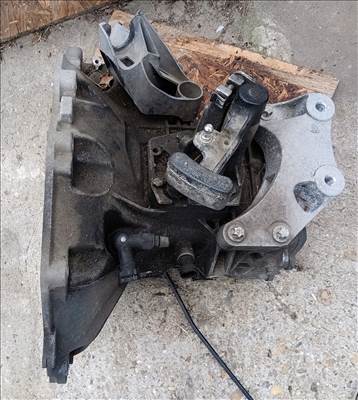Opel Corsa E bowdenes 5 sebességes sebváltó (F17 374)