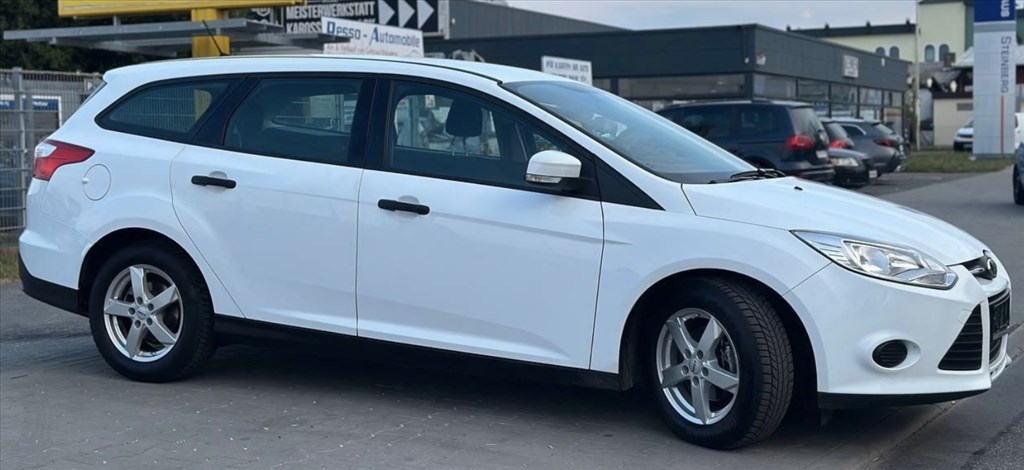 Ford Focus Mk3 Jobb első ajtó fehér 1. kép