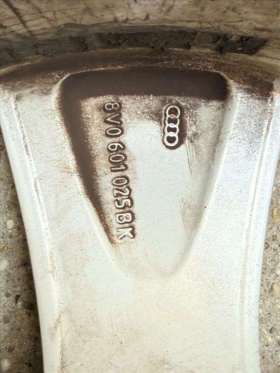 Gyári Audi 17” téli szett eladó – felni + gumi 6. kép