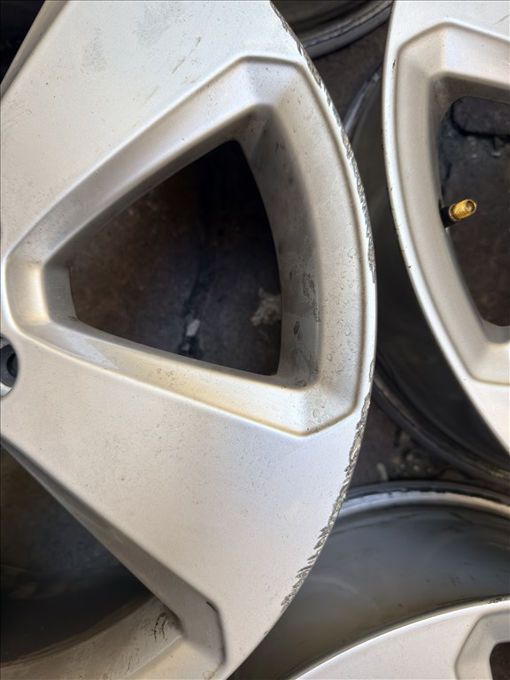 Gyári Audi 17” téli szett eladó – felni + gumi 9. kép