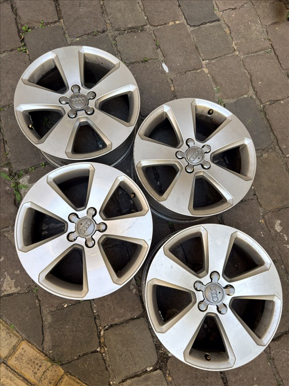 Gyári Audi 17” téli szett eladó – felni + gumi 1. kép