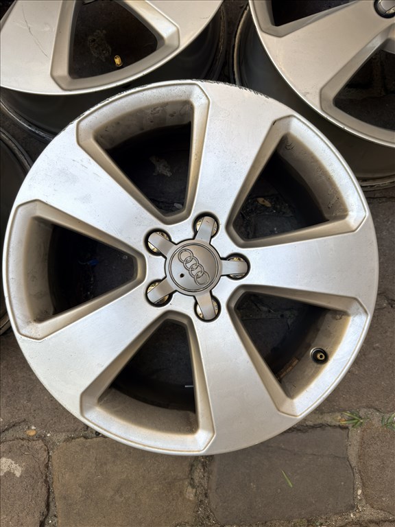 Gyári Audi 17” téli szett eladó – felni + gumi 3. kép