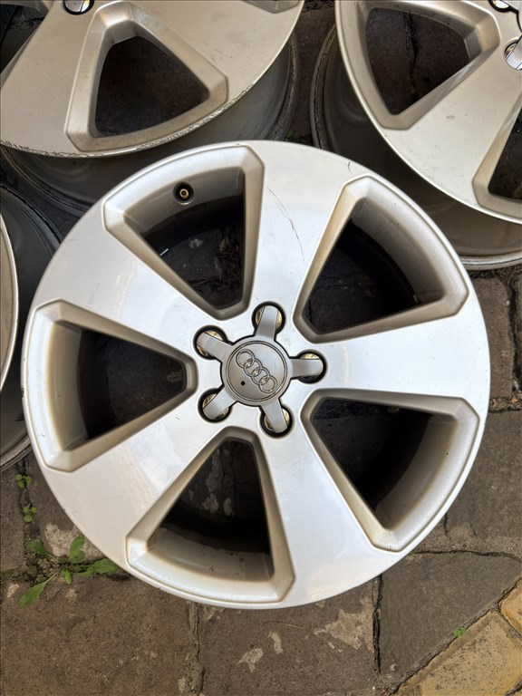 Gyári Audi 17” téli szett eladó – felni + gumi 4. kép