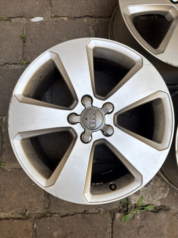 Gyári Audi 17” téli szett eladó – felni + gumi 5. kép