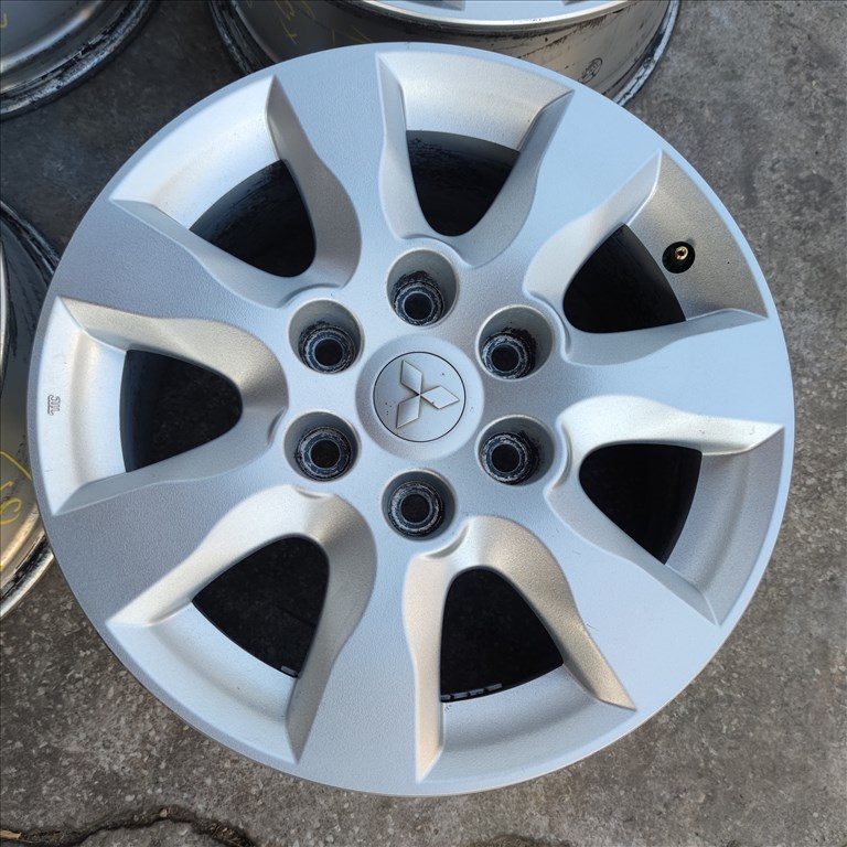 6x139,7 17 Gyári Mitsubishi alufelni 125000ft a 4db/160/ 3. kép