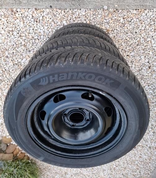  4x108 lyukosztású 15" lemezfelnik 185/65 Pirelli és Hankook téli gumikkal eladó! 2. kép