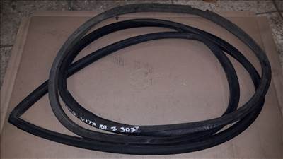 Suzuki Vitara Jobb Első Ajtó Gumikéder