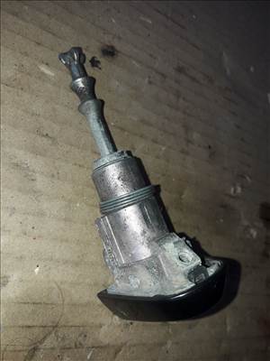 Toyota Auris Bal Első Ajtó Zárbetét