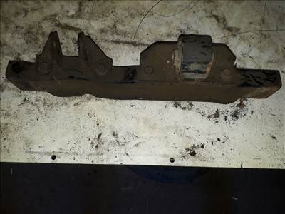 Nissan Navara D40 Differenciálmû Tartó Konzol