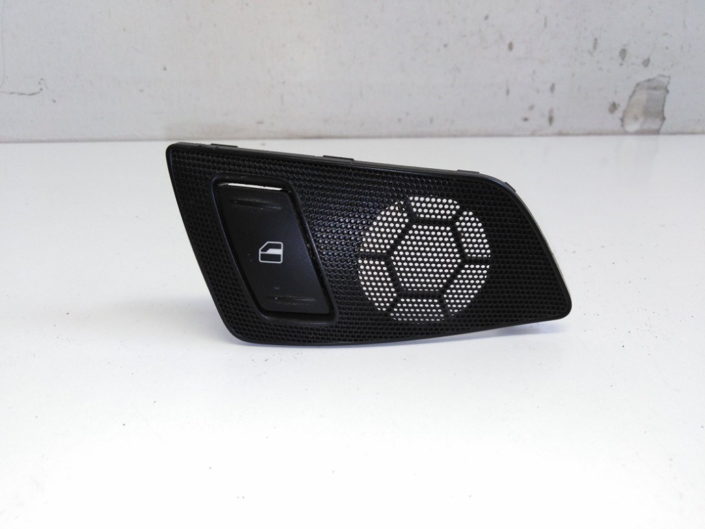 Skoda Octavia Scout jobb hátsó ablakemelõ kapcsoló 1Z0959856 1. kép