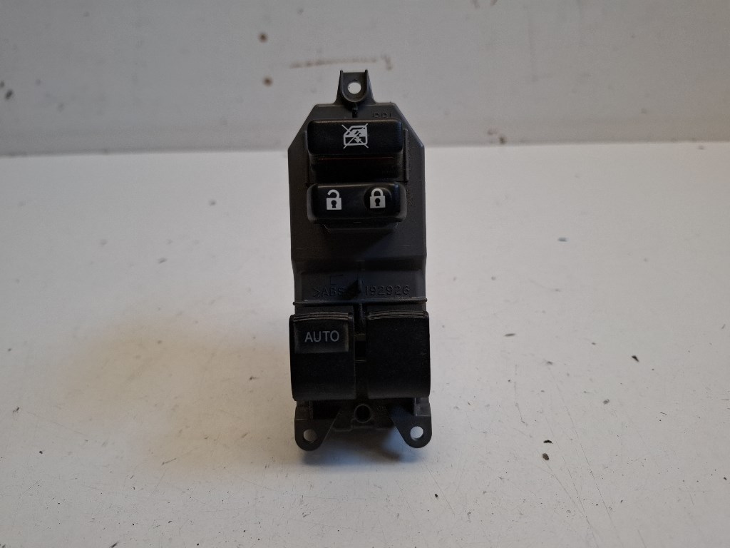 Toyota Yaris (XP130) bal elsõ ablakemelõ kapcsoló 1. kép