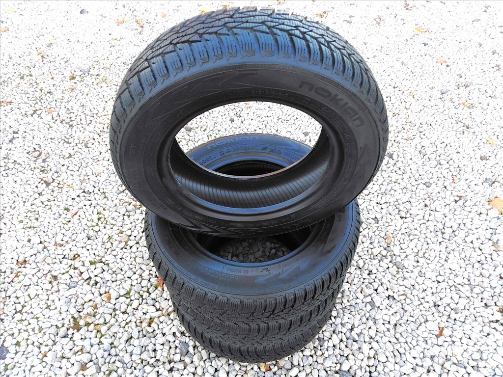  Eladó 155/70 R13" újszerű Nokian téli gumi garnitúra 1. kép