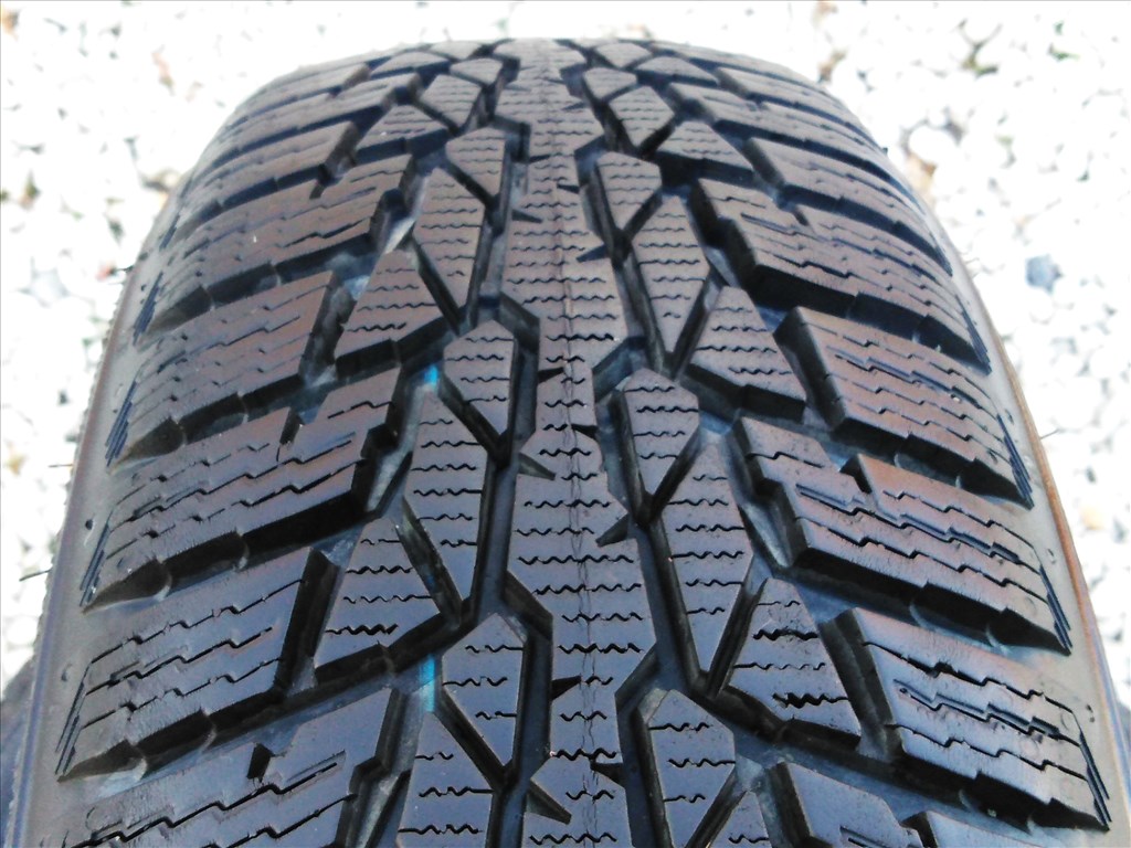  Eladó 155/70 R13" újszerű Nokian téli gumi garnitúra 3. kép