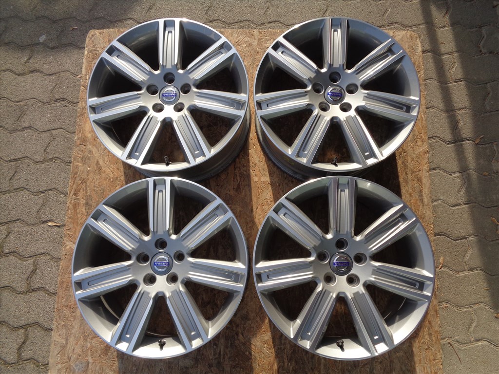 Volvo Gyári alufelni 18-as, 5×108-as, Polir-szürke, újszerűen eladó 1. kép