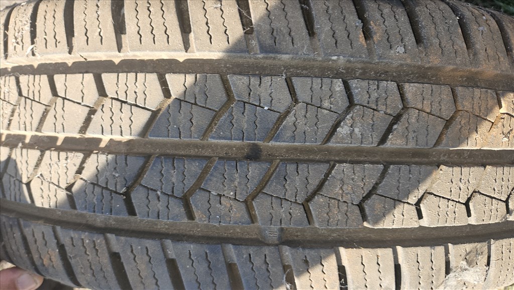  6x114.3 lyukosztású 15" használt (gyári felni) lemezfelni 4. kép