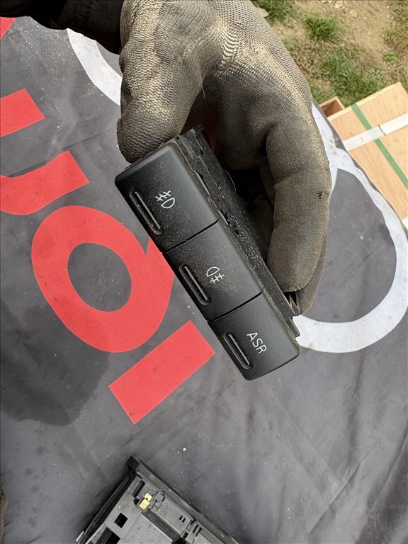 Audi A4 (B5 - 8D) ködlámpa, asr gombsor 1. kép