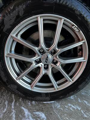  5x112 lyukosztású 17" használt Aez alufelni, rajta 225/60 újszerű Bridgestone nyári gumi gumi 