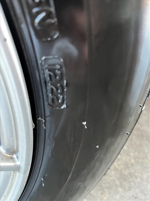  5x112 lyukosztású 17" használt Aez alufelni, rajta 225/60 újszerű Bridgestone nyári gumi gumi  2. kép