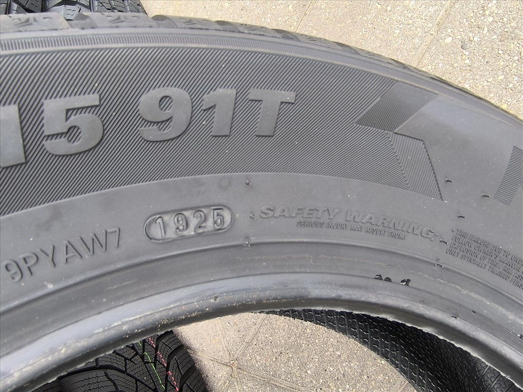 195/65R15 ÚJ Kumho téli gumi garnitúra 195/65 R15 2. kép