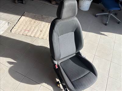 Opel Astra K Bal első Ülés 9424 , 
