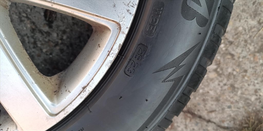  5x112 lyukosztású 16" használt MAM alufelni, rajta 215/55 használt Bridgestone téli gumi gumi  6. kép