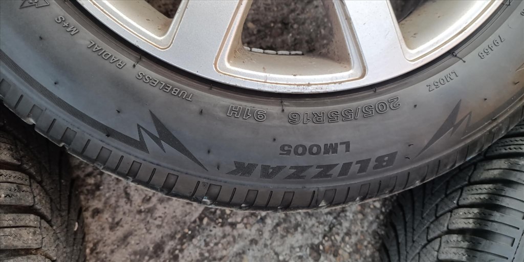  5x112 lyukosztású 16" használt MAM alufelni, rajta 215/55 használt Bridgestone téli gumi gumi  7. kép