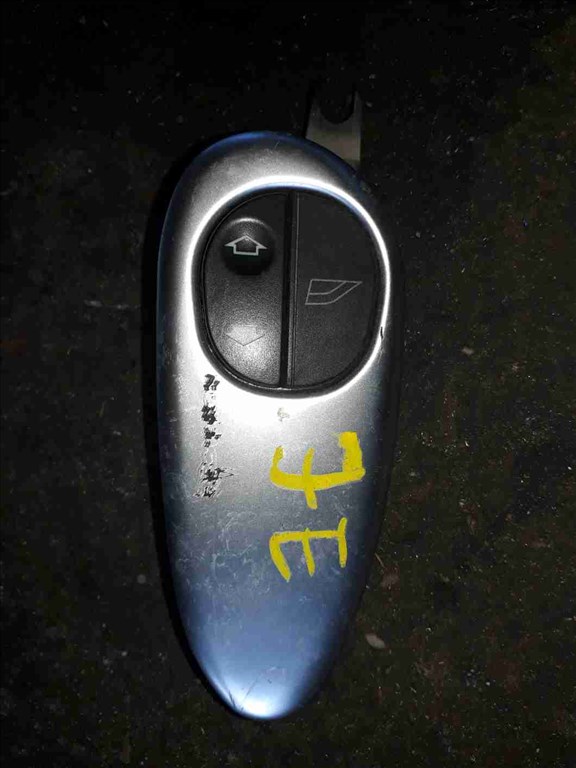 Ford Puma Jobb Elsõ Ablakemelõ Kapcsoló 42936 1. kép