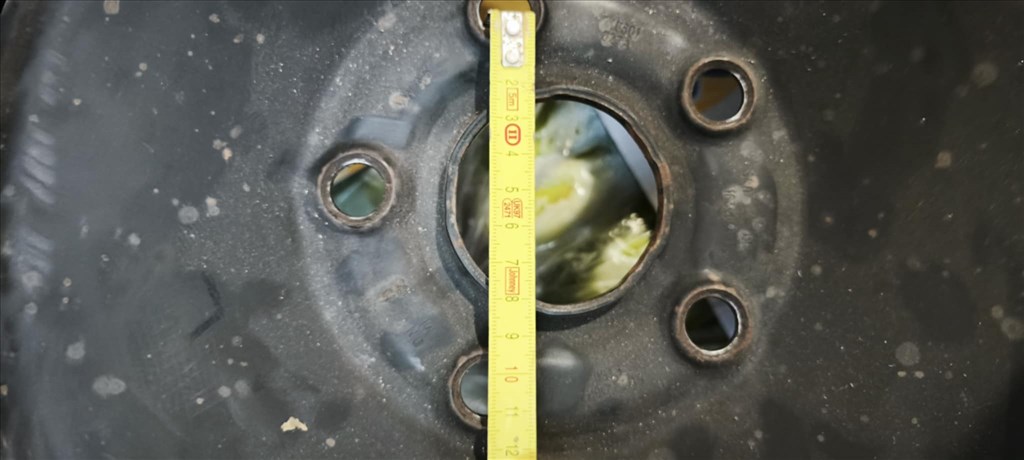  5x105 lyukosztású 16" használt lemezfelni, rajta 205/55 újszerű Debica téli gumi gumi  6. kép