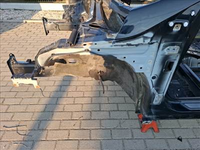 Hyundai I 40 bal első negyed