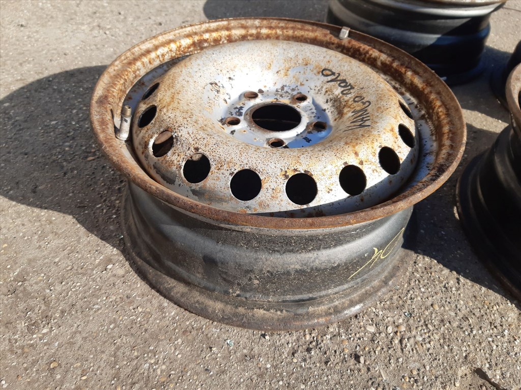 Renault Kangoo 07-14 <p>Felni méret: 15"</p><p>Felni szélesség: 6.0</p><p>Furatszám: 5</p><p>Osztókör: 108.0</p><p>ET szám: ET44</p><p>Állapot: Normál</p><p>Érdeklõdéskor hivatkozzon erre: KIN-40161</p><p>Bármire van szüksége hívjon bizalommal!<br>Kizárólag munkaidõben hétfõtõl - péntekig 8-12 13-16 óráig!<br>Alkatrészek széles választékban!<br>Hivatalos Regisztrált Autobontó Kecel!<br>Vásároljon Megbízható Helyrõl Beszerelési Garanciával Profiktól!</p> 25000 4. kép