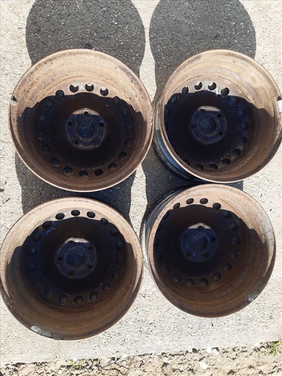 Renault Kangoo 07-14 <p>Felni méret: 15"</p><p>Felni szélesség: 6.0</p><p>Furatszám: 5</p><p>Osztókör: 108.0</p><p>ET szám: ET44</p><p>Állapot: Normál</p><p>Érdeklõdéskor hivatkozzon erre: KIN-40161</p><p>Bármire van szüksége hívjon bizalommal!<br>Kizárólag munkaidõben hétfõtõl - péntekig 8-12 13-16 óráig!<br>Alkatrészek széles választékban!<br>Hivatalos Regisztrált Autobontó Kecel!<br>Vásároljon Megbízható Helyrõl Beszerelési Garanciával Profiktól!</p> 25000 5. kép