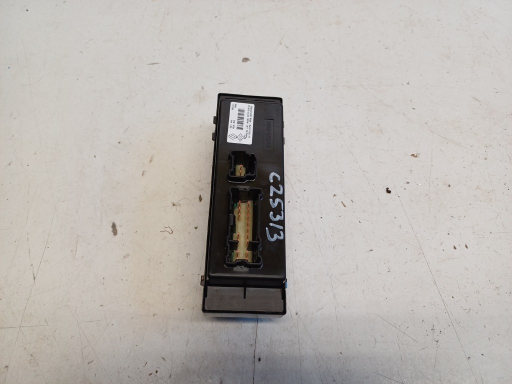 Renault Koleos (HC) bal elsõ ablakemelõ kapcsoló 254114160R 2. kép