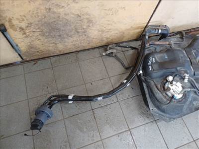 Toyota Rav 4 (XA40) üzemanyag tankbeöntő