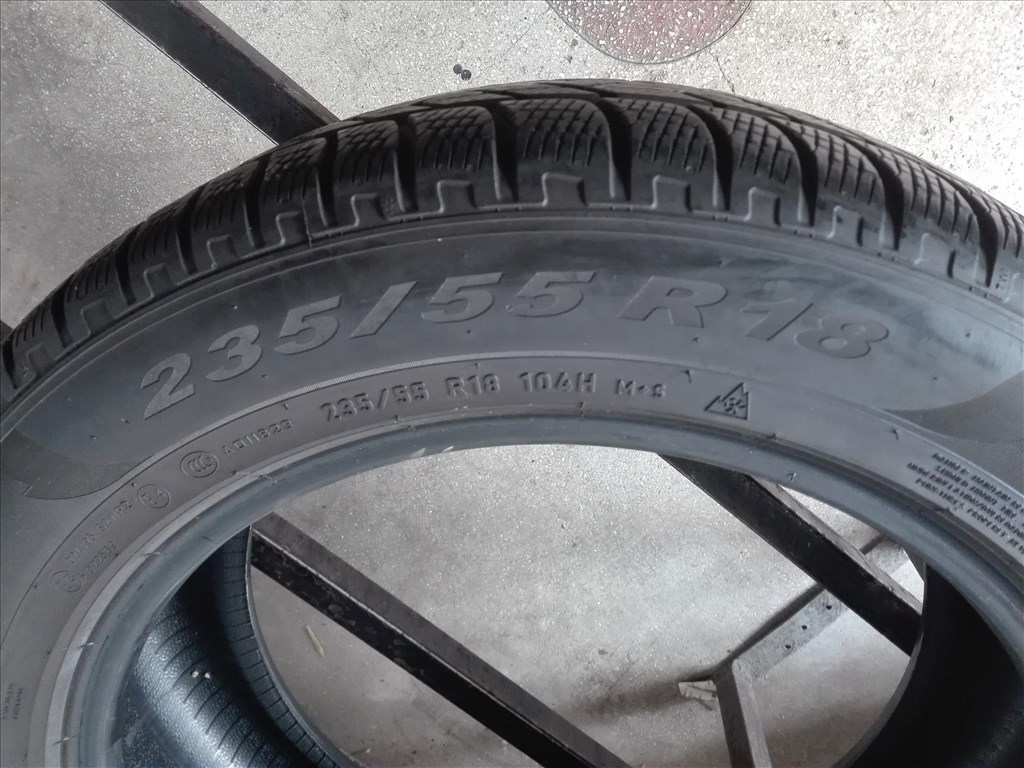 235/55R18 Pirelli téli gumi garnitúra 235/55 r18 6. kép