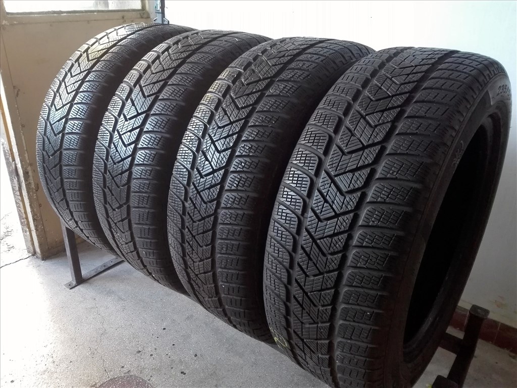 235/55R18 Pirelli téli gumi garnitúra 235/55 r18 1. kép