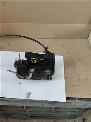 Renault Trafic II Generation L1H1 2.0 dCi 115 Jobb első zárszerkezet  8200008248