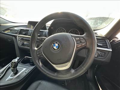BMW 320 F30 kormány 