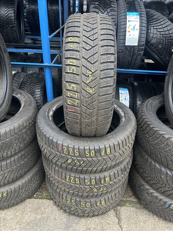 4db 225/50×18″ Pirelli RSC téli gumiabroncs. (3751331) 1. kép