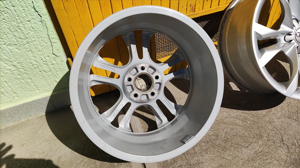 Audi gyári (Ronal) alufelni, 8x18, 5x112, 66.6, et31 6. kép
