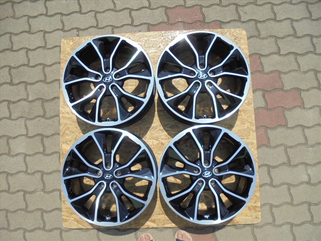 Hyundai 19-es N-es újszerű szenzoros gyári alufelni eladó 1. kép