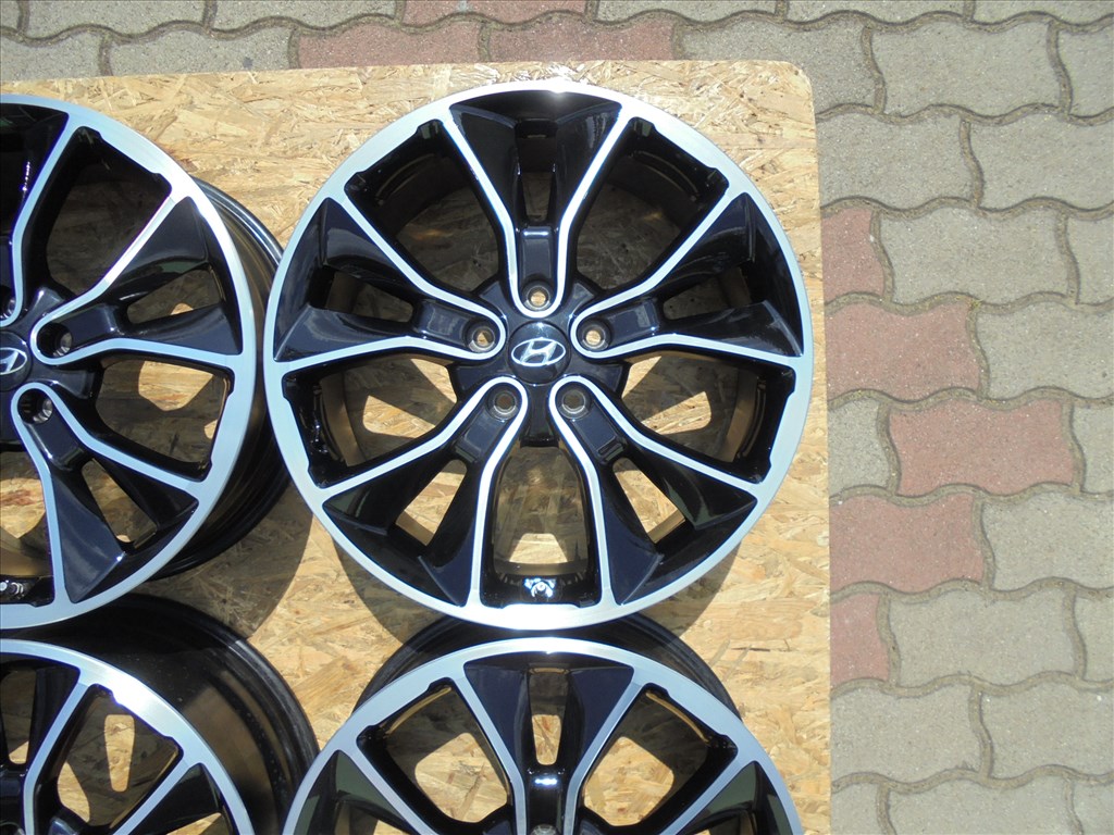 Hyundai 19-es N-es újszerű szenzoros gyári alufelni eladó 4. kép