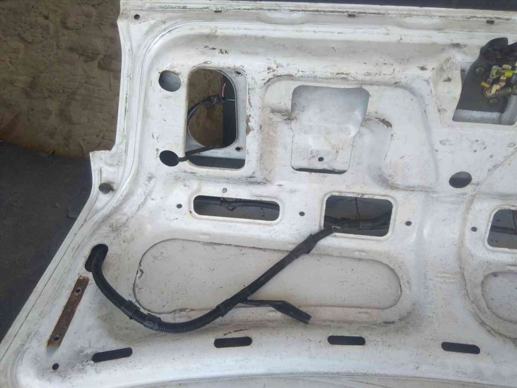 Suzuki Swift II 92-96 Csomagtér Ajtó 7. kép